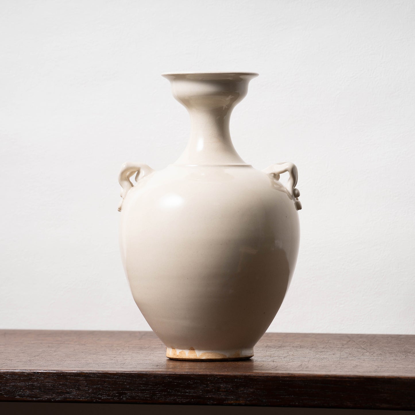 唐代 邢州窯 白磁盤口双耳瓶「大盈」銘