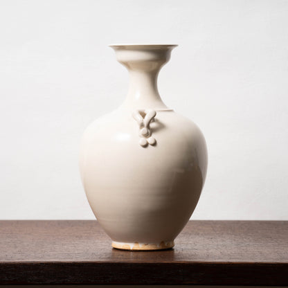 唐代 邢州窯 白磁盤口双耳瓶「大盈」銘