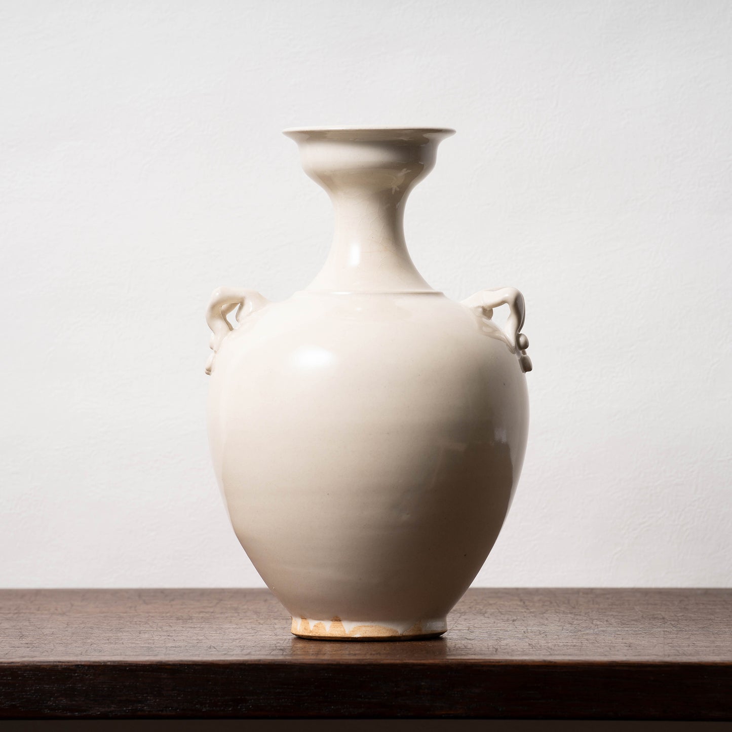 唐代 邢州窯 白磁盤口双耳瓶「大盈」銘