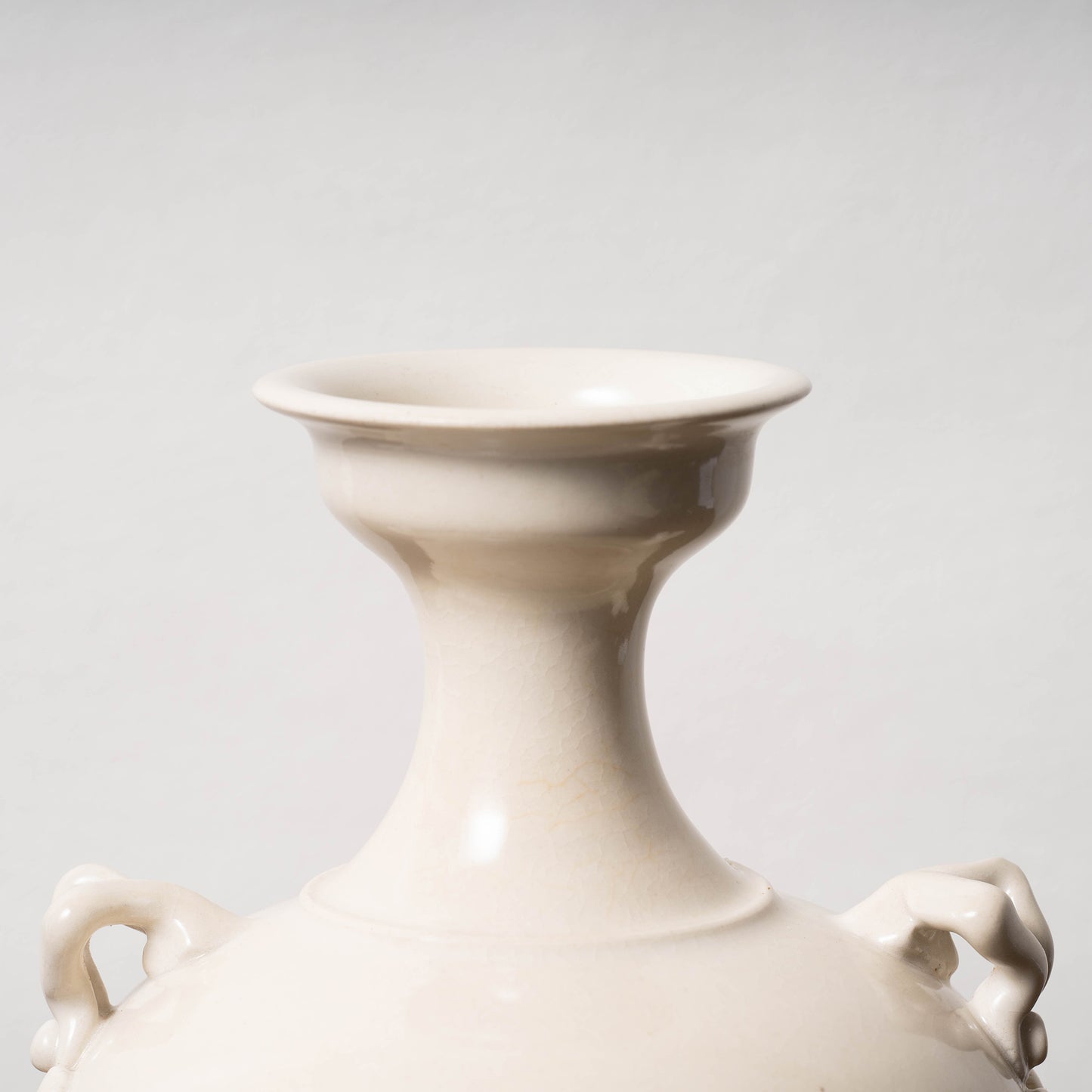 唐代 邢州窯 白磁盤口双耳瓶「大盈」銘