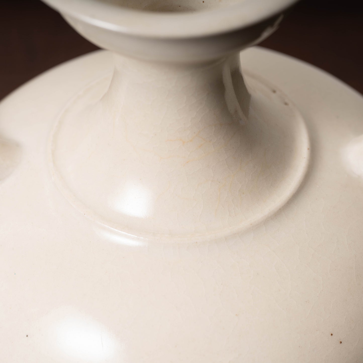 唐代 邢州窯 白磁盤口双耳瓶「大盈」銘