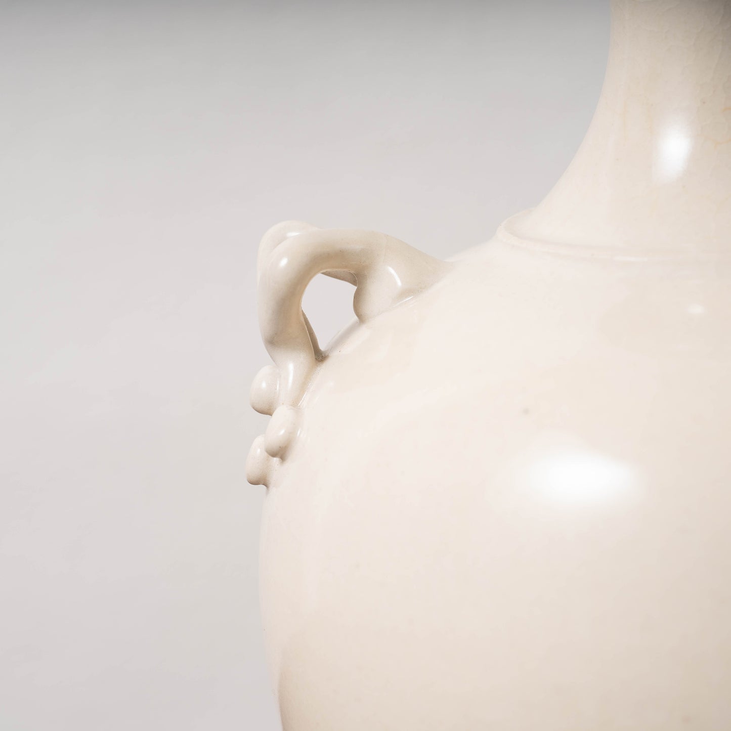 唐代 邢州窯 白磁盤口双耳瓶「大盈」銘