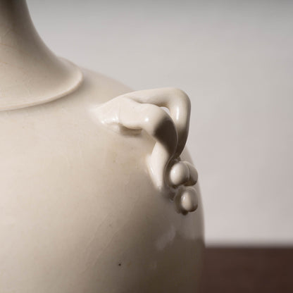 唐代 邢州窯 白磁盤口双耳瓶「大盈」銘