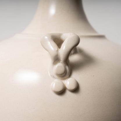 唐代 邢州窯 白磁盤口双耳瓶「大盈」銘