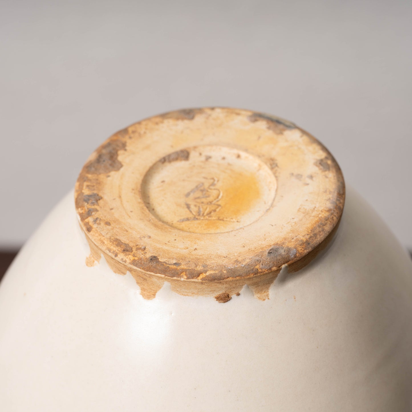 唐代 邢州窯 白磁盤口双耳瓶「大盈」銘