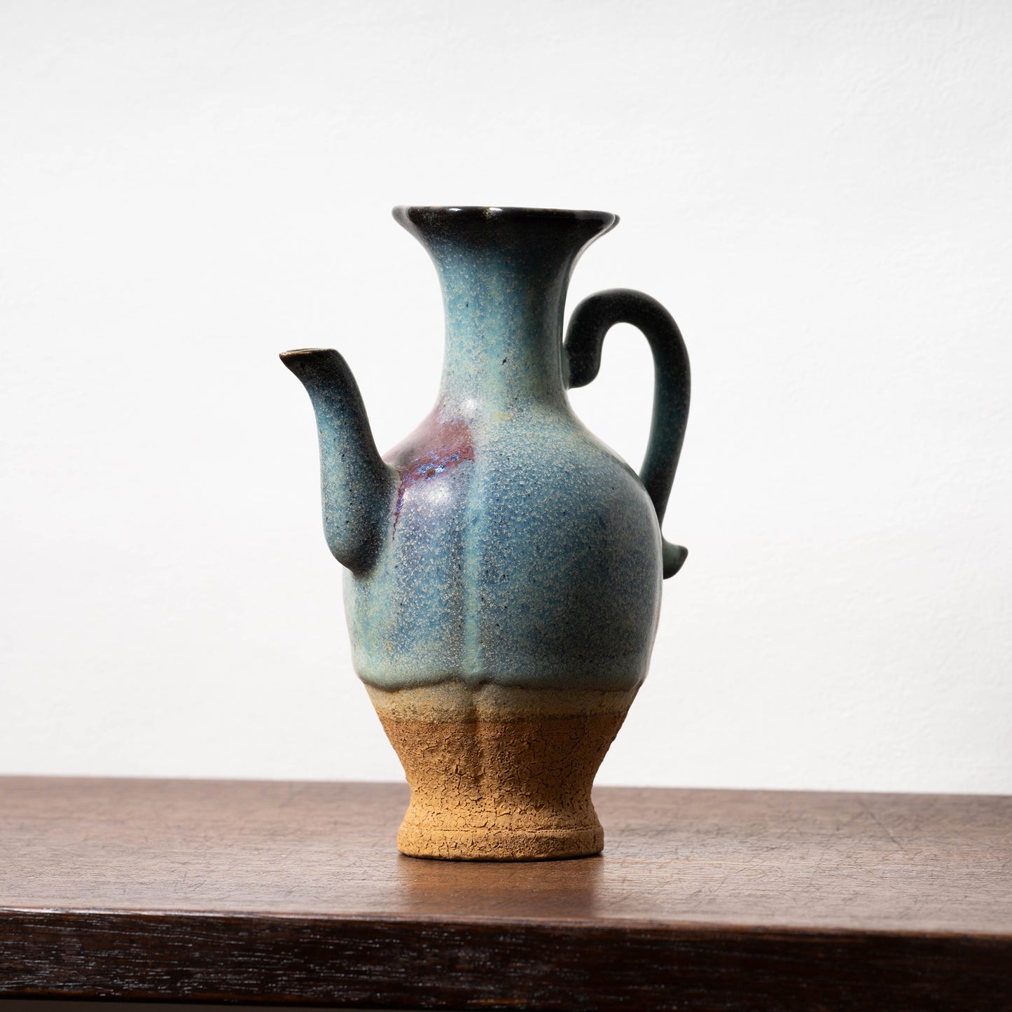 北宋 鈞窯 澱青釉紫斑瓜棱花口水注