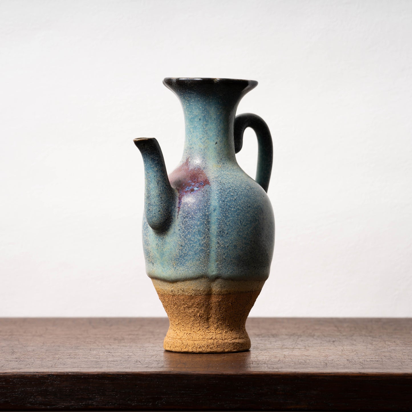 北宋 鈞窯 澱青釉紫斑瓜棱花口水注