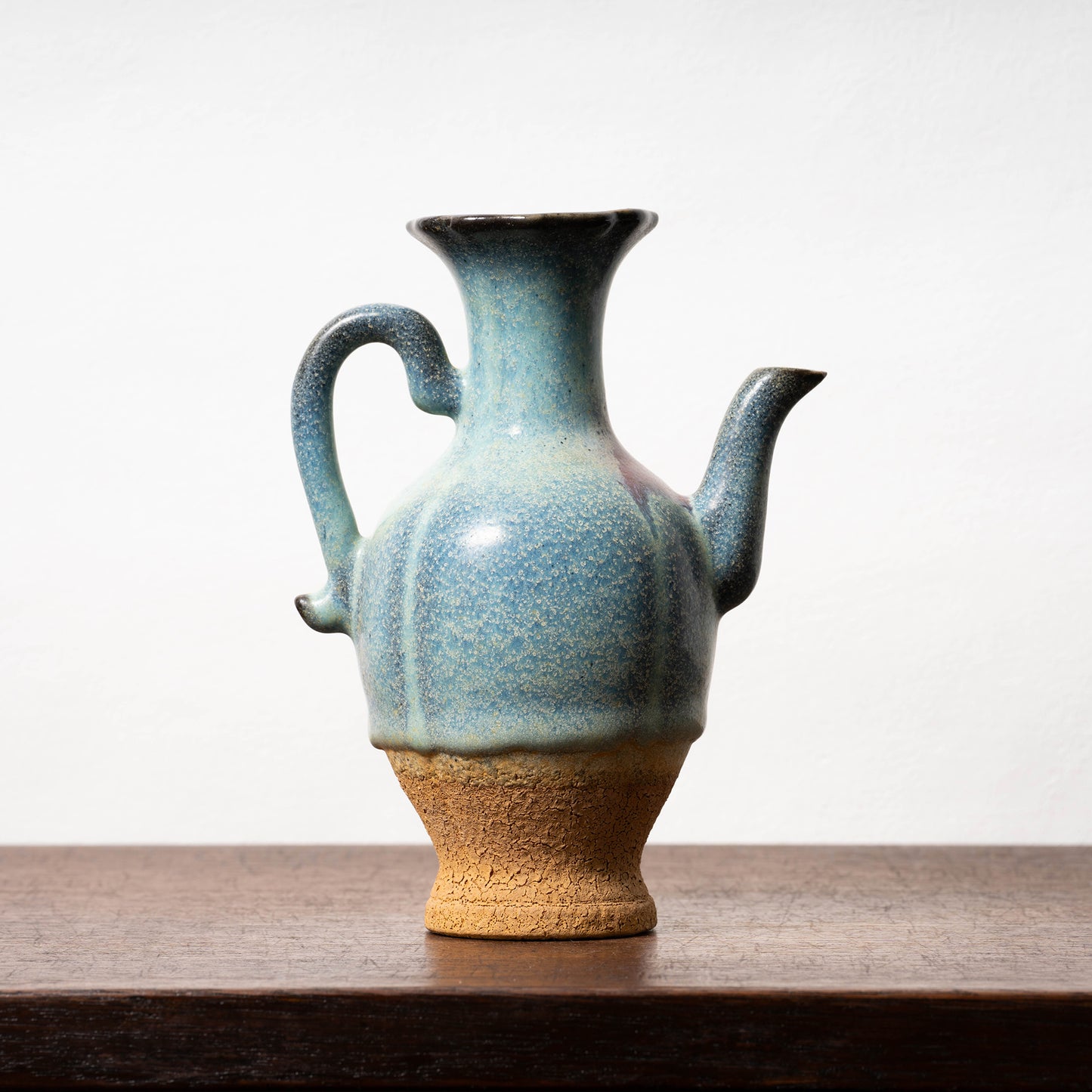 北宋 鈞窯 澱青釉紫斑瓜棱花口水注