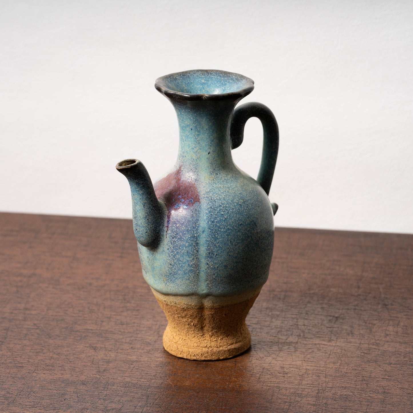 北宋 鈞窯 澱青釉紫斑瓜棱花口水注