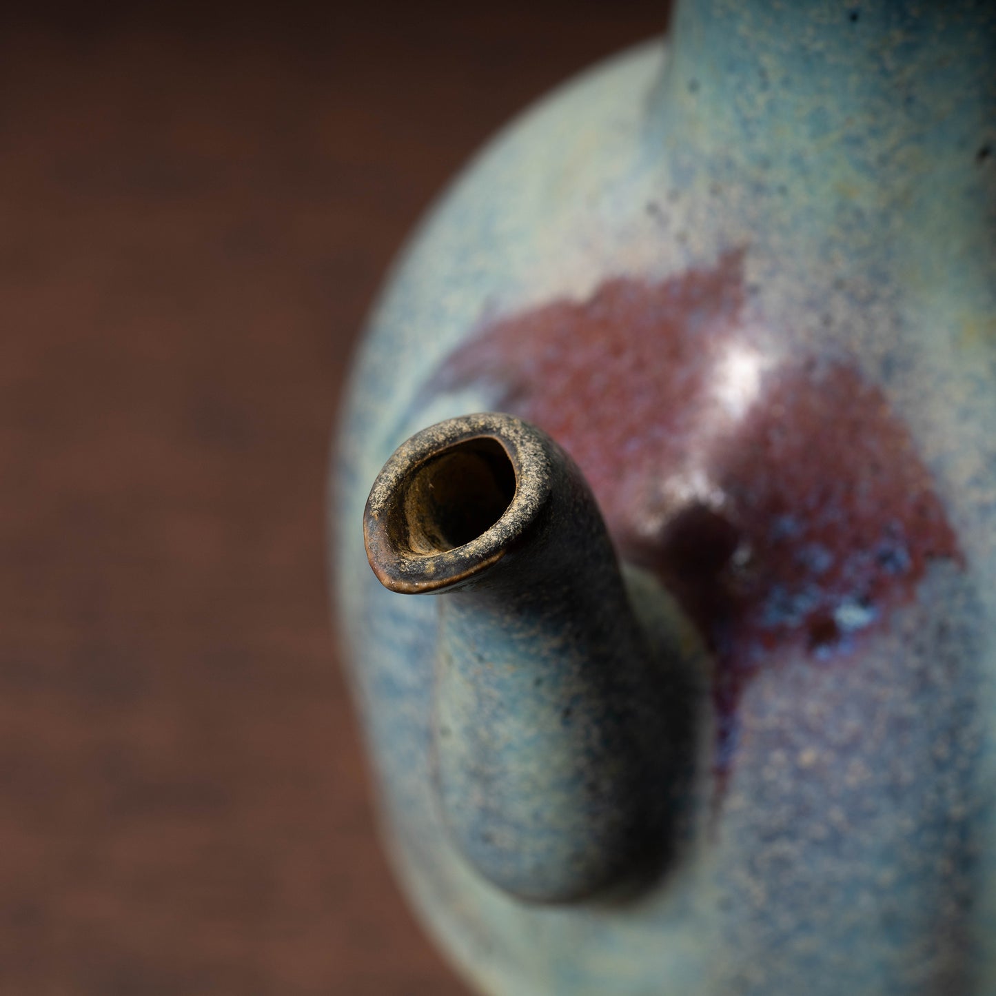 北宋 鈞窯 澱青釉紫斑瓜棱花口水注