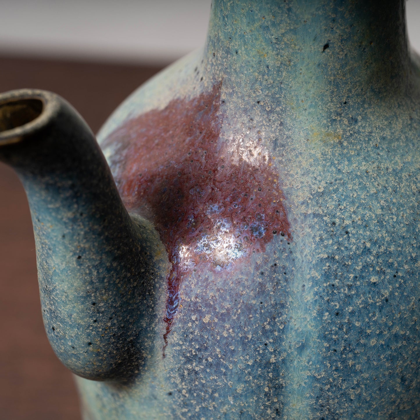 北宋 鈞窯 澱青釉紫斑瓜棱花口水注