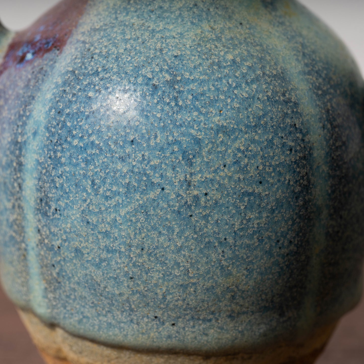 北宋 鈞窯 澱青釉紫斑瓜棱花口水注