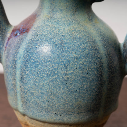 北宋 鈞窯 澱青釉紫斑瓜棱花口水注