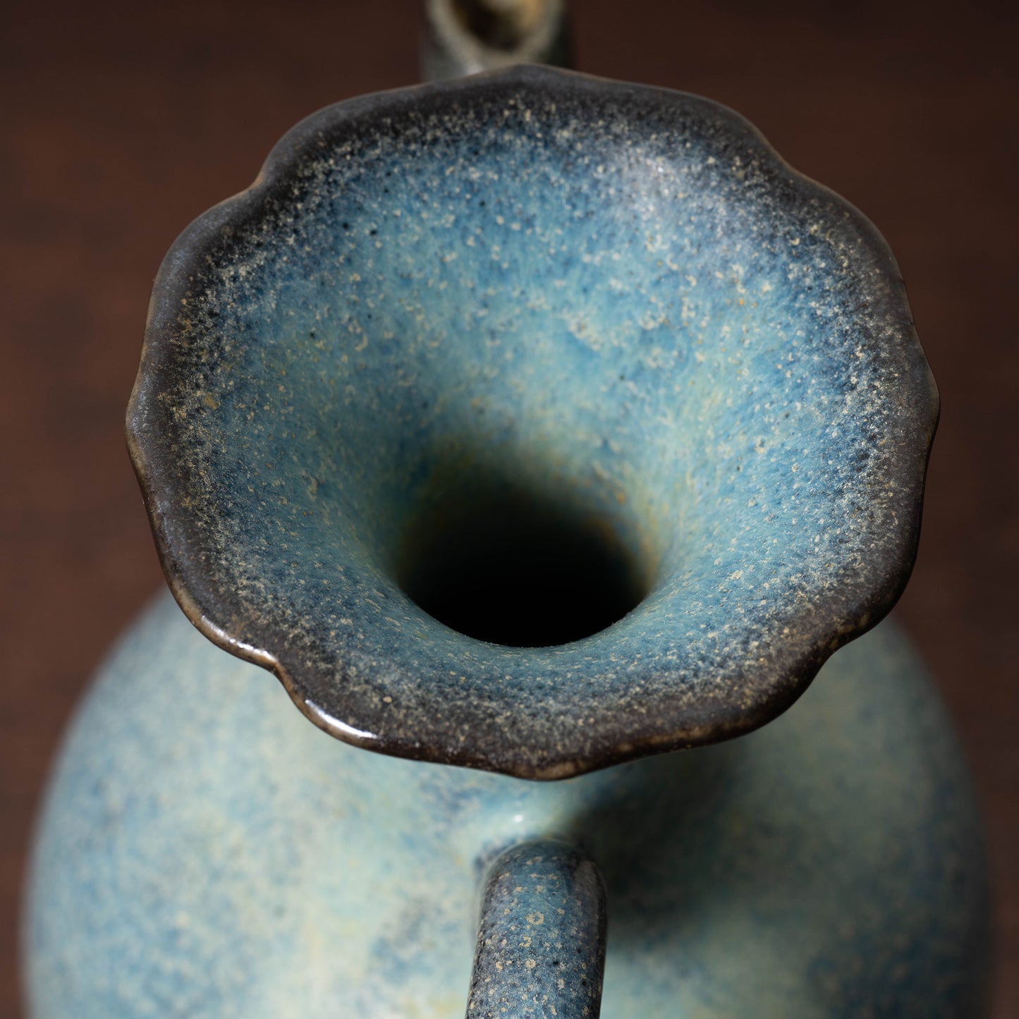 北宋 鈞窯 澱青釉紫斑瓜棱花口水注