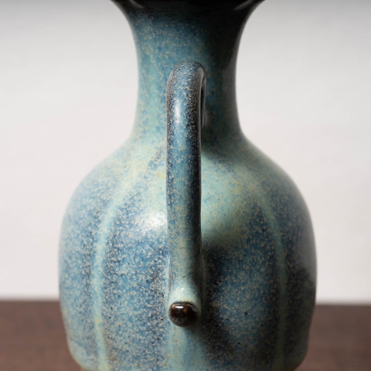 北宋 鈞窯 澱青釉紫斑瓜棱花口水注