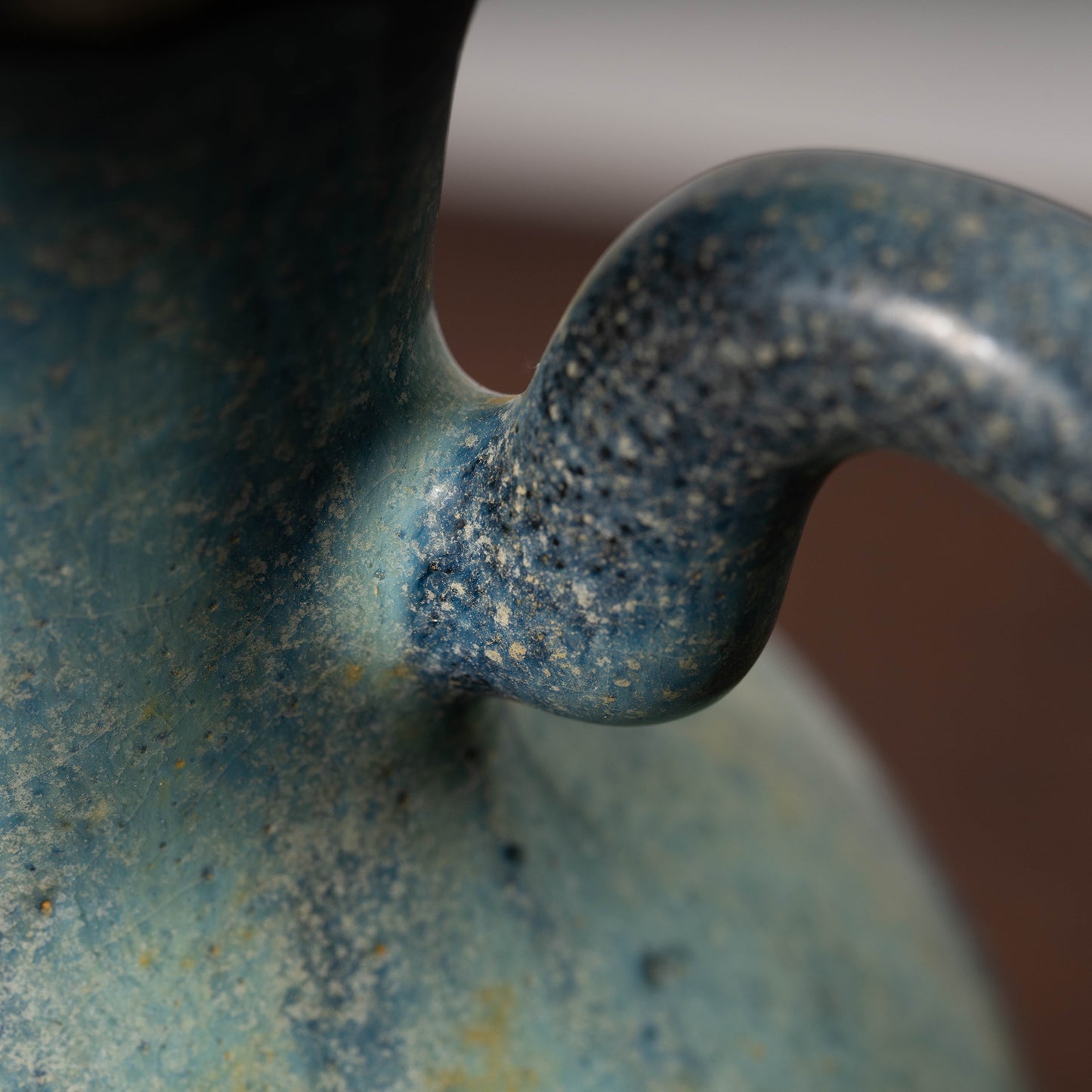 北宋 鈞窯 澱青釉紫斑瓜棱花口水注