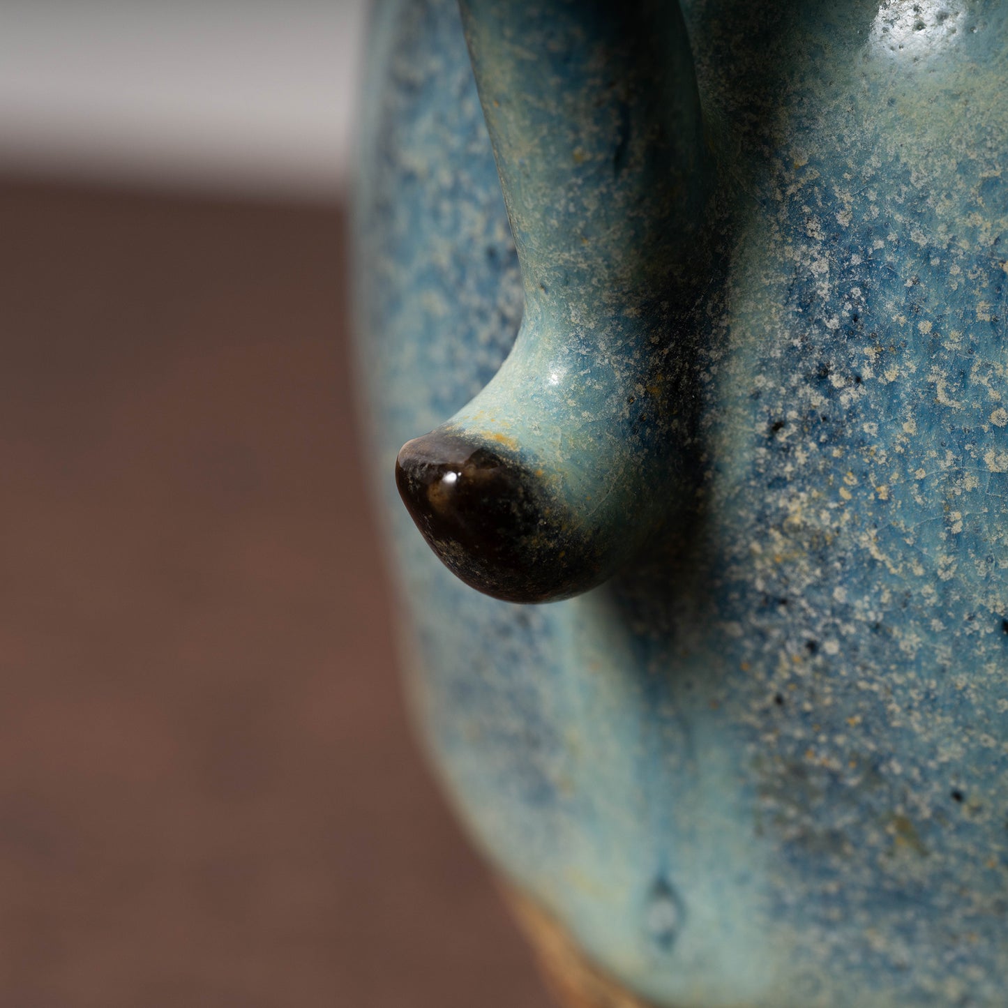 北宋 鈞窯 澱青釉紫斑瓜棱花口水注