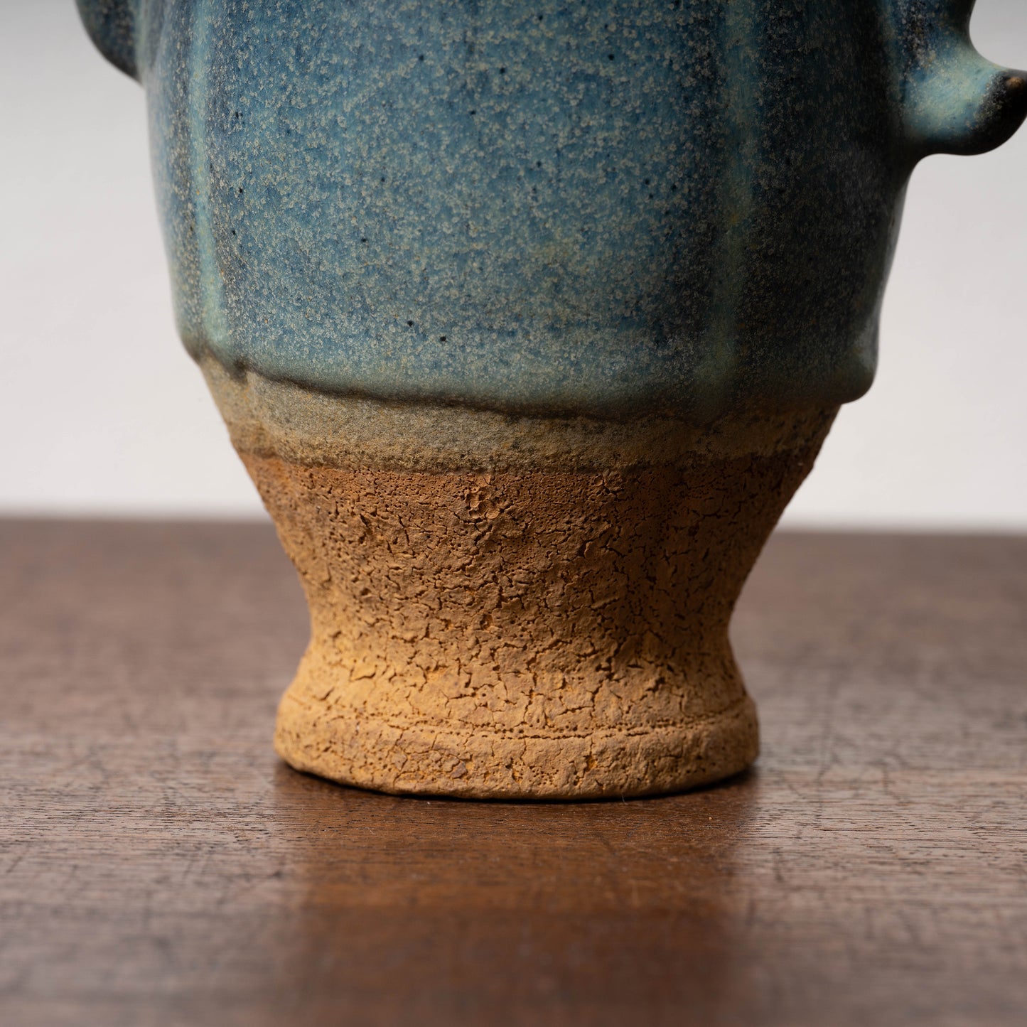 北宋 鈞窯 澱青釉紫斑瓜棱花口水注