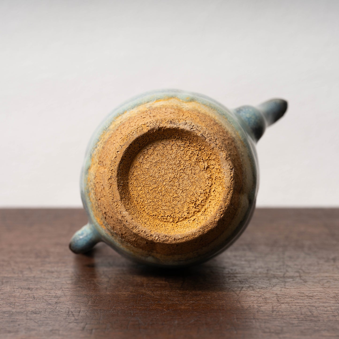 北宋 鈞窯 澱青釉紫斑瓜棱花口水注