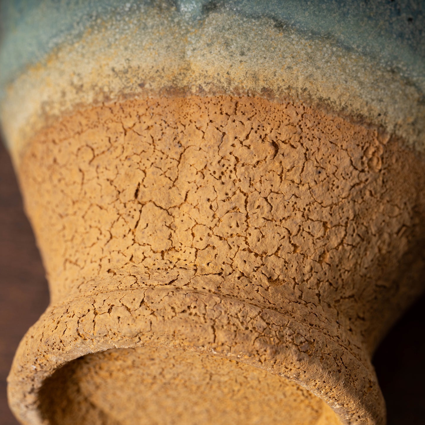 北宋 鈞窯 澱青釉紫斑瓜棱花口水注