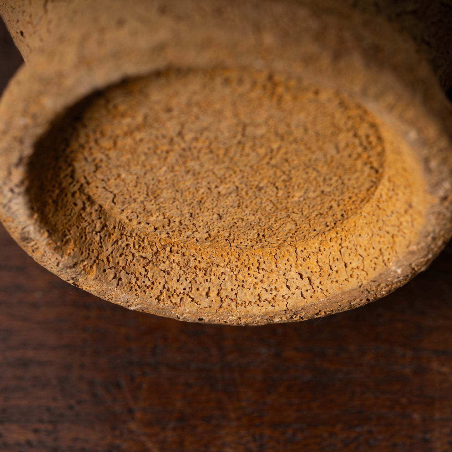 北宋 鈞窯 澱青釉紫斑瓜棱花口水注