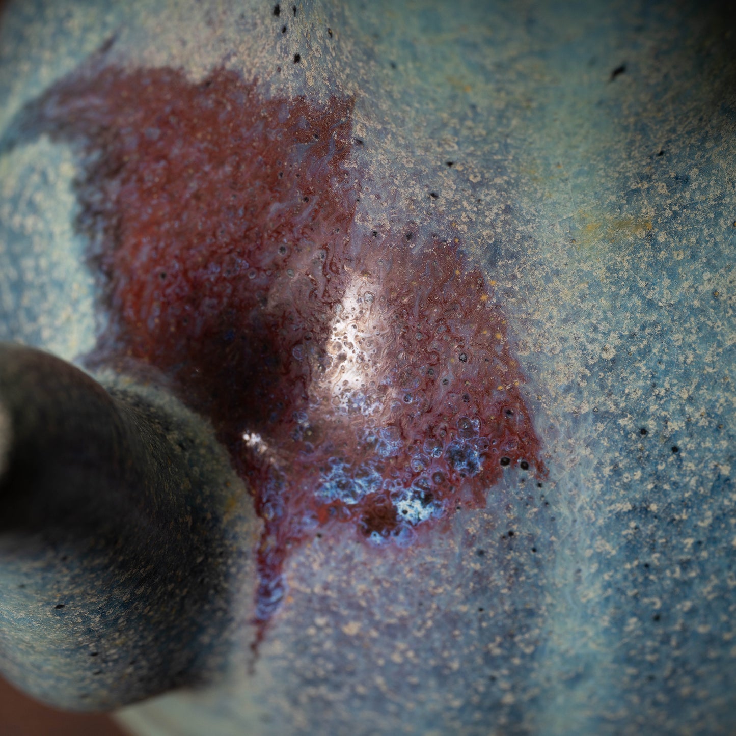 北宋 鈞窯 澱青釉紫斑瓜棱花口水注