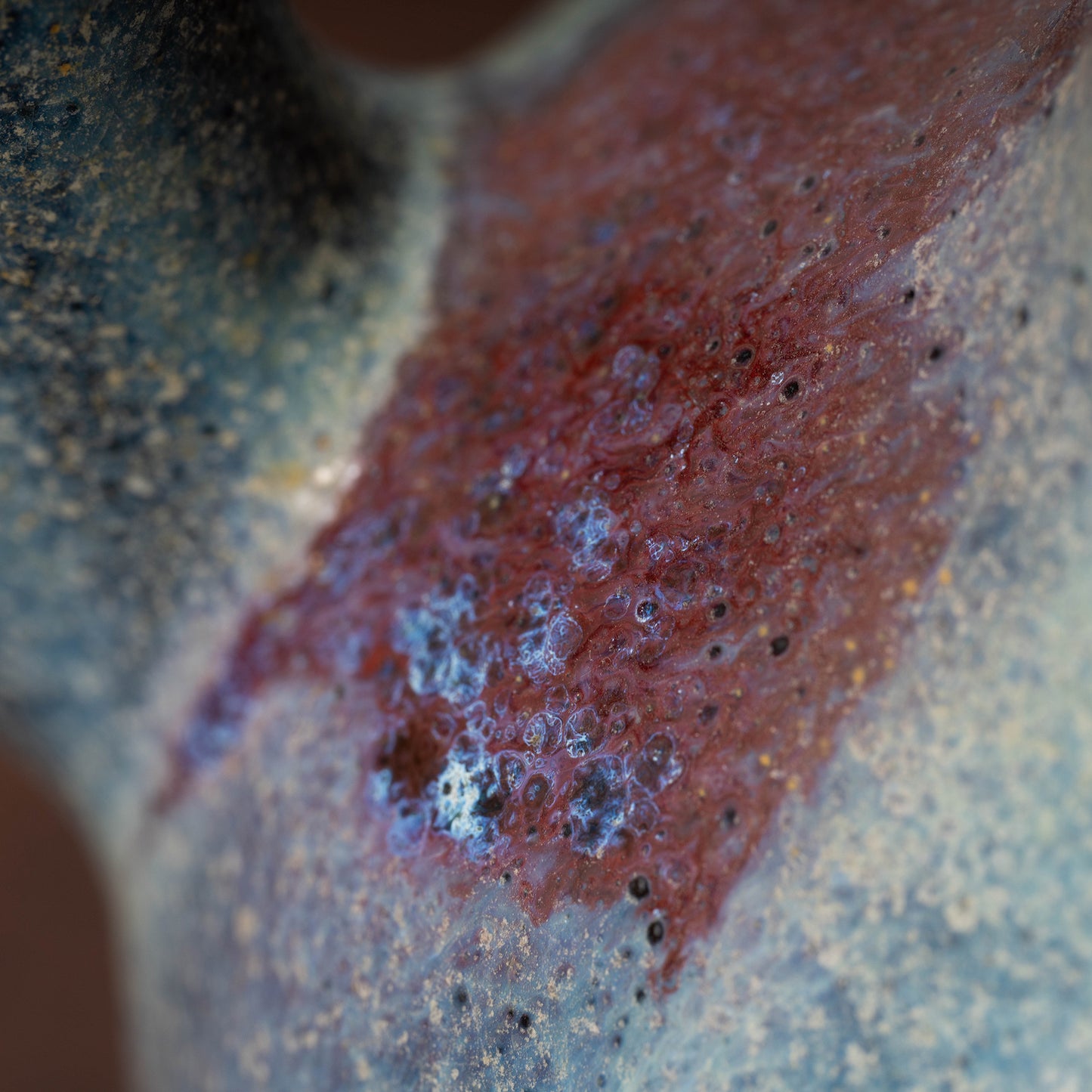 北宋 鈞窯 澱青釉紫斑瓜棱花口水注