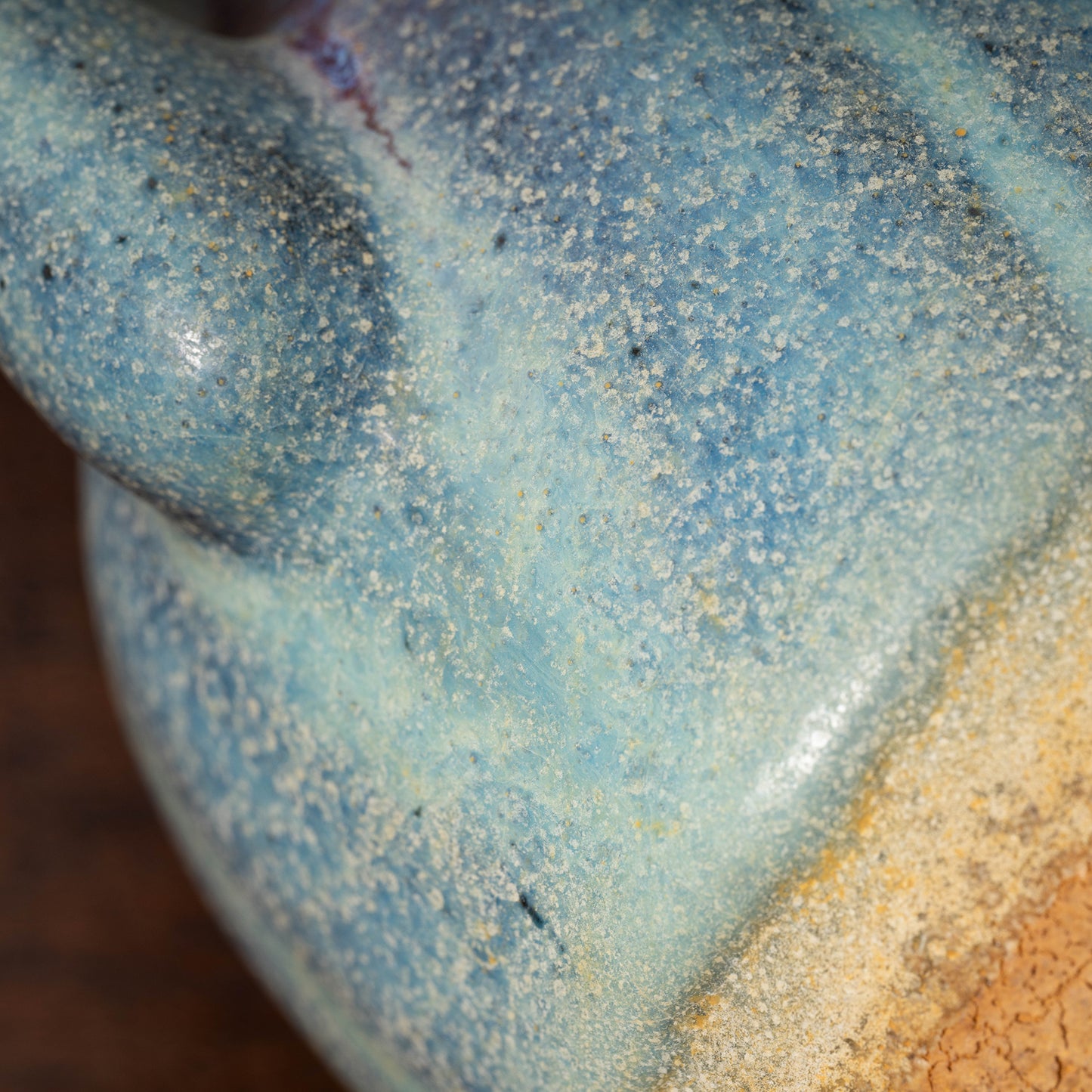 北宋 鈞窯 澱青釉紫斑瓜棱花口水注