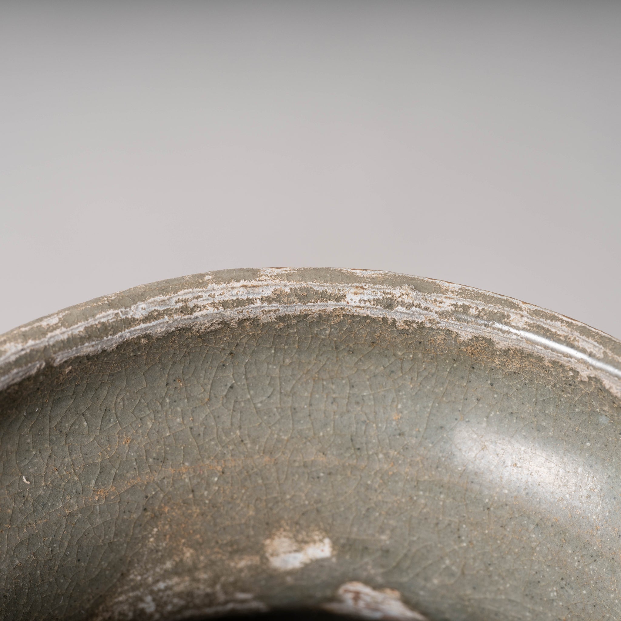 高麗 青磁象嵌草花文獣耳扁壺 – 燦禾 SANKA