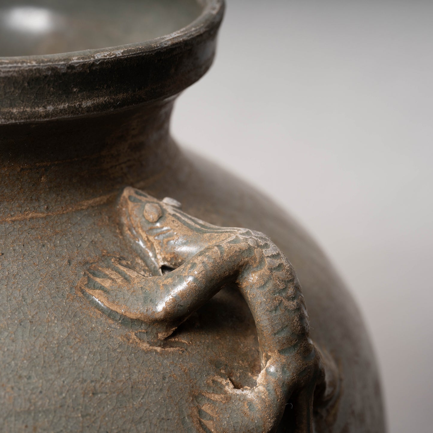 高麗 青磁象嵌草花文獣耳扁壺