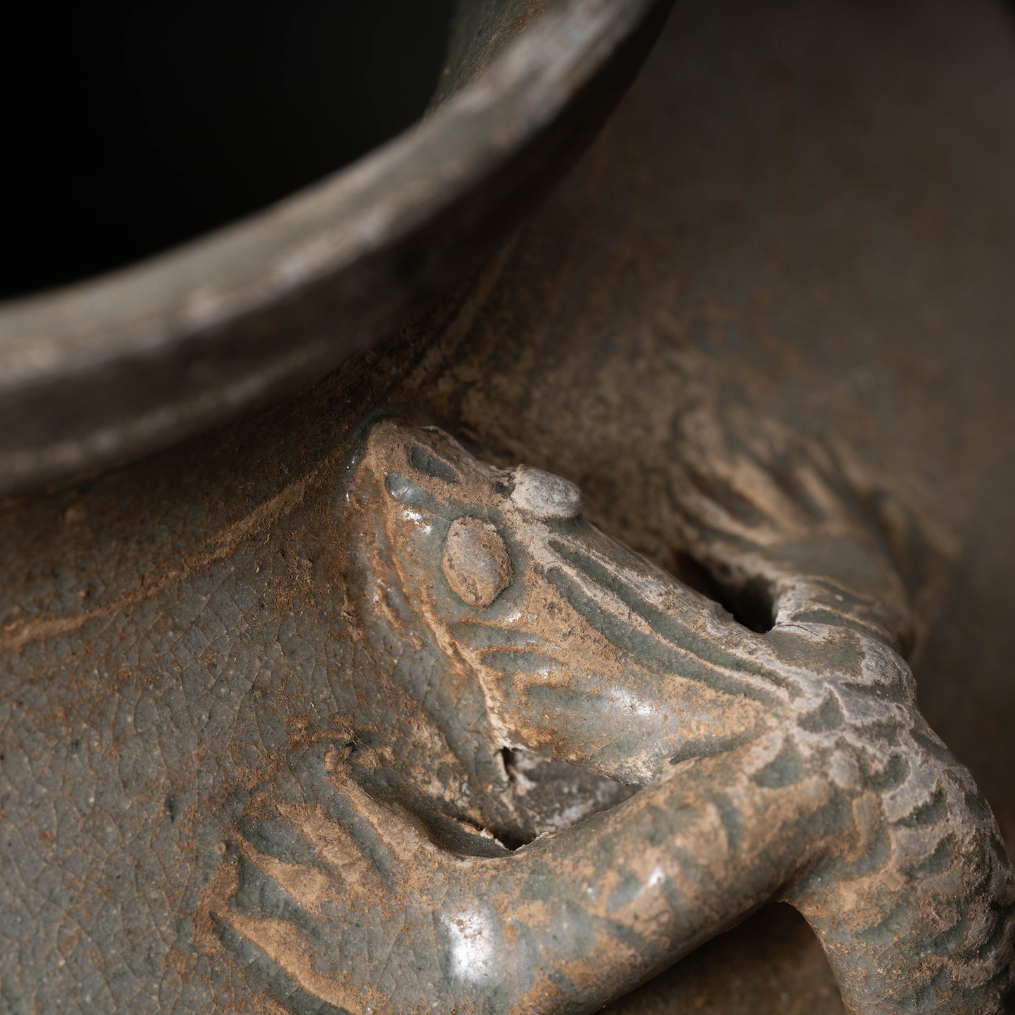 高麗 青磁象嵌草花文獣耳扁壺