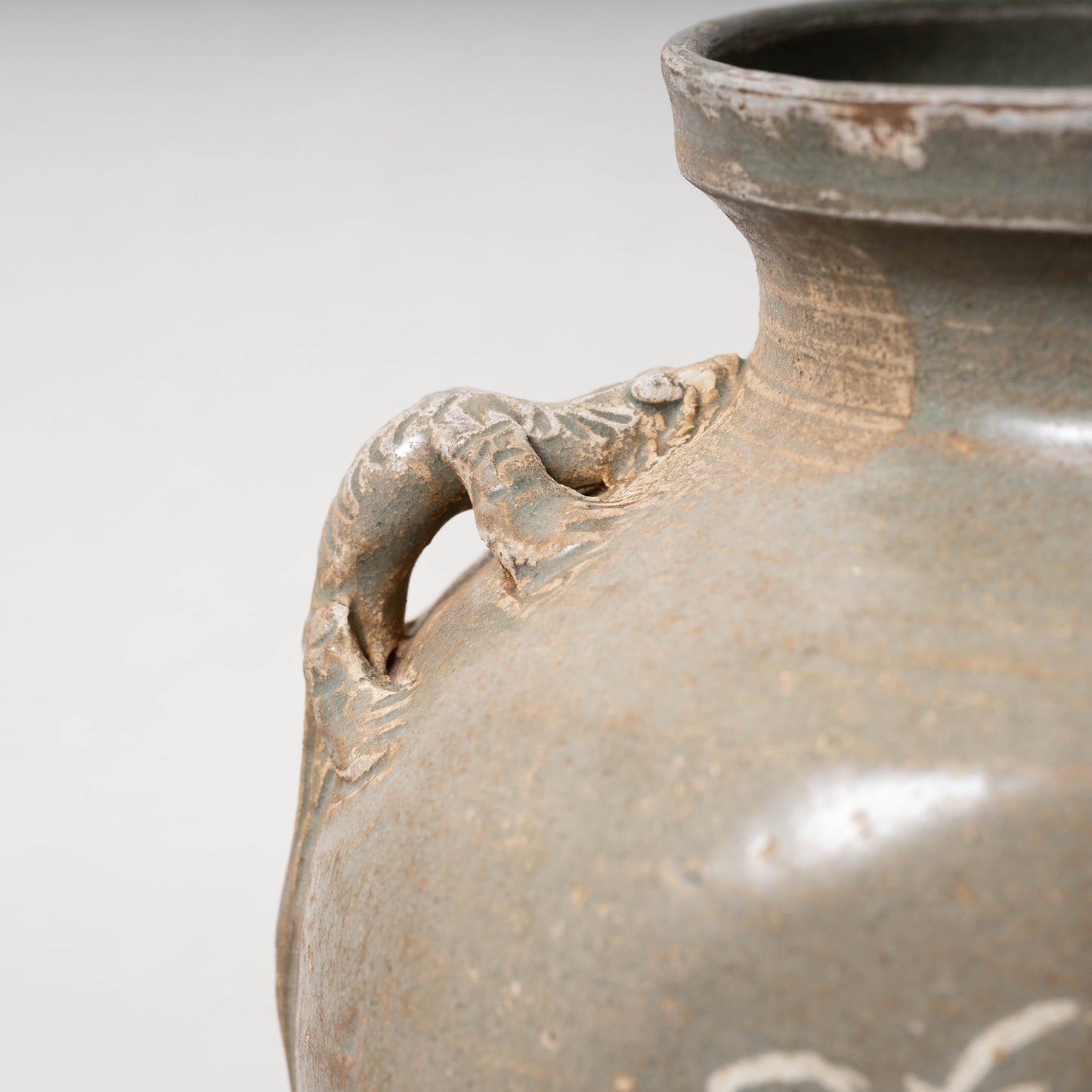 高麗 青磁象嵌草花文獣耳扁壺