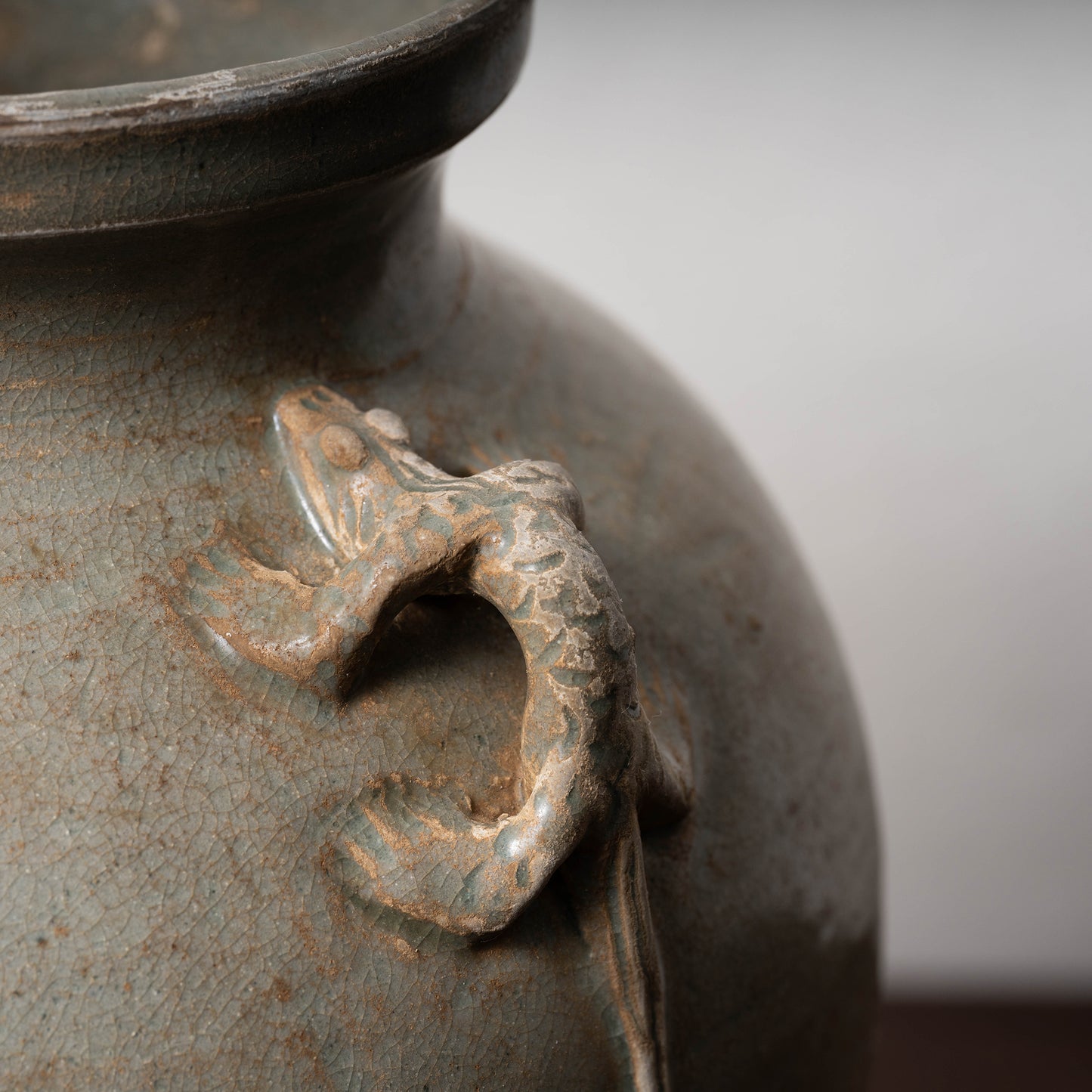 高麗 青磁象嵌草花文獣耳扁壺