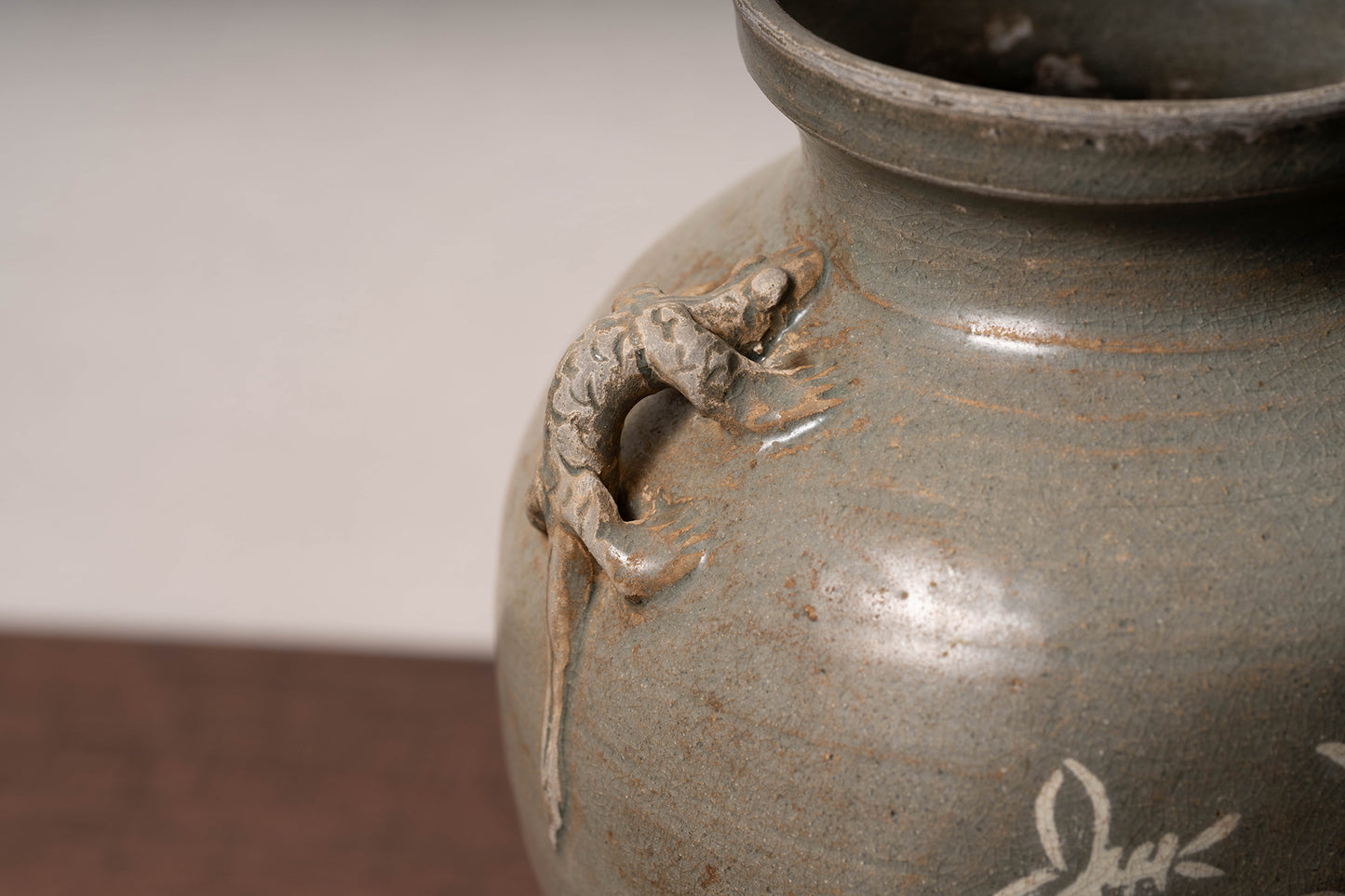 高麗 青磁象嵌草花文獣耳扁壺