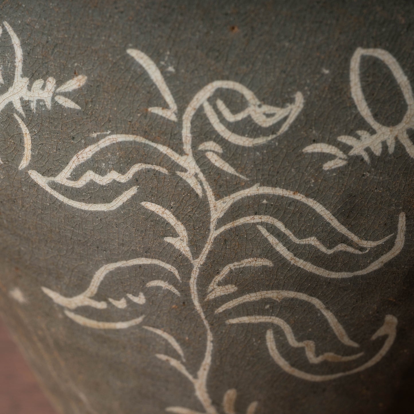 高麗 青磁象嵌草花文獣耳扁壺