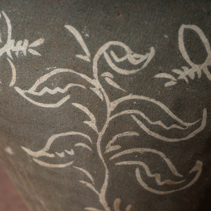 高麗 青磁象嵌草花文獣耳扁壺