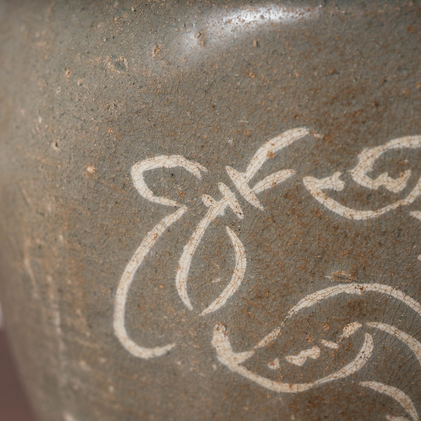 高麗 青磁象嵌草花文獣耳扁壺