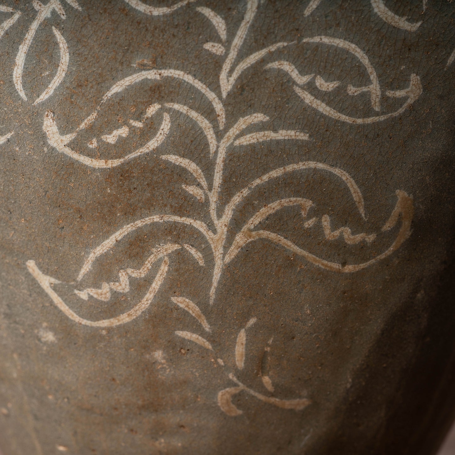 高麗 青磁象嵌草花文獣耳扁壺