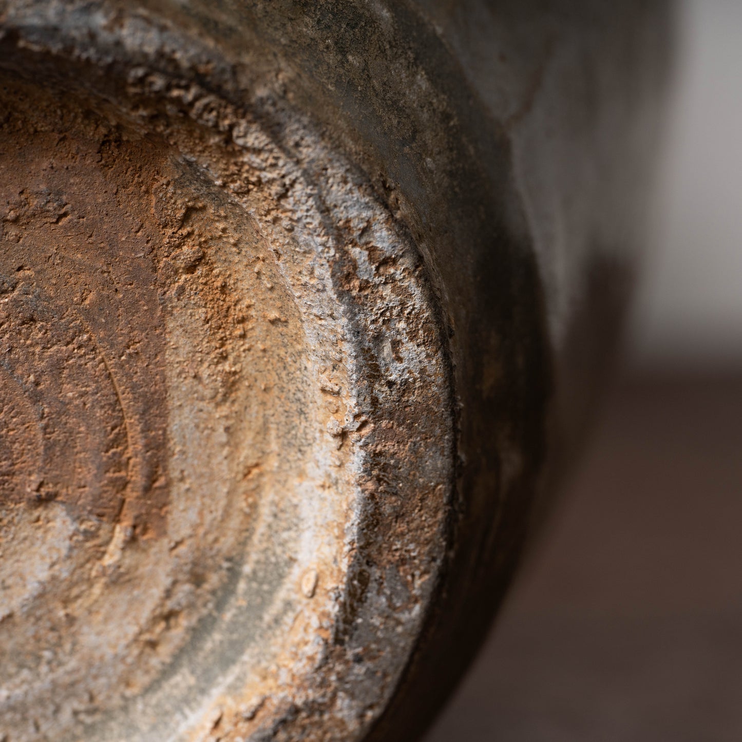 高麗 青磁象嵌草花文獣耳扁壺