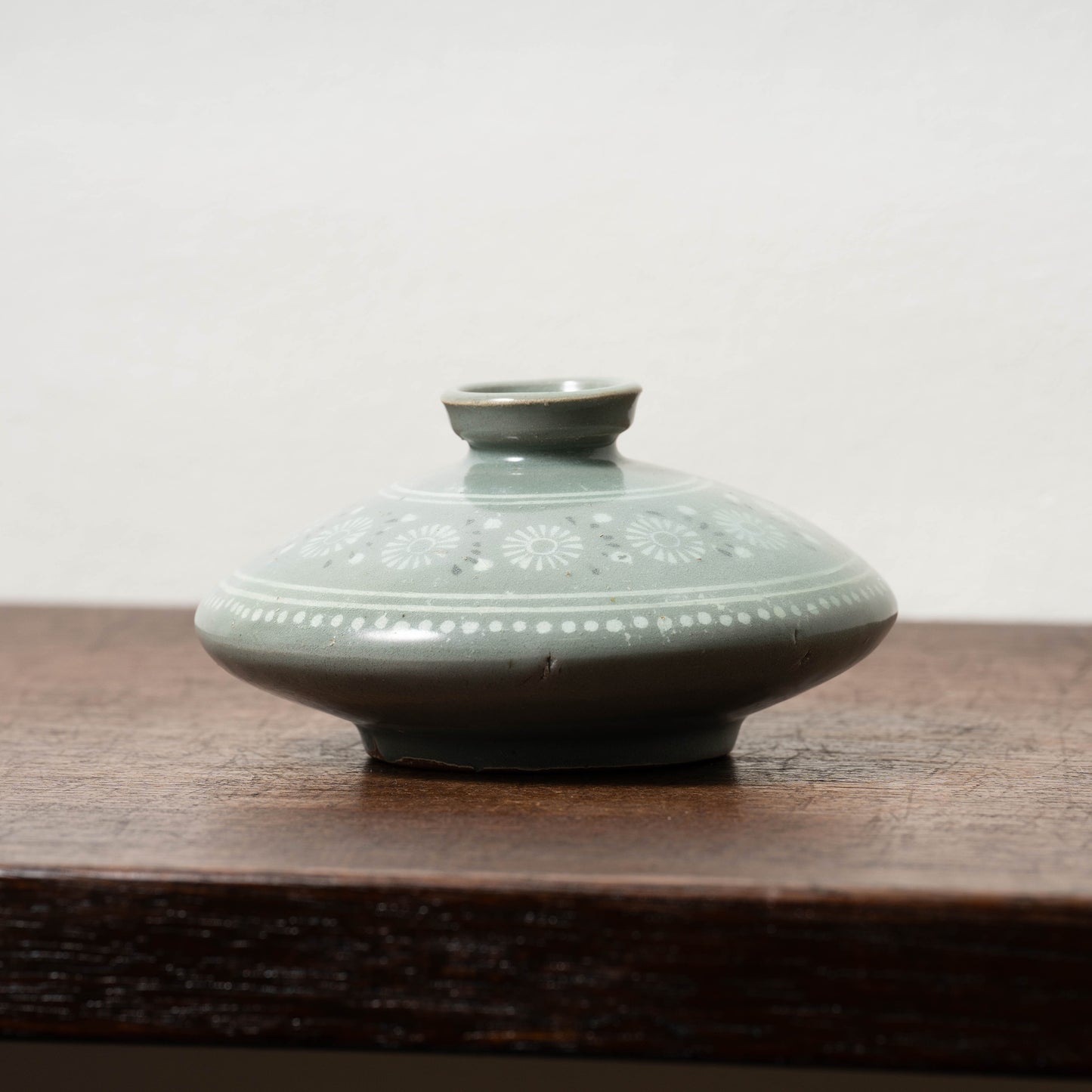 Goryeo Celadon Oil Pot with Inlaid Chrysanthemum Design