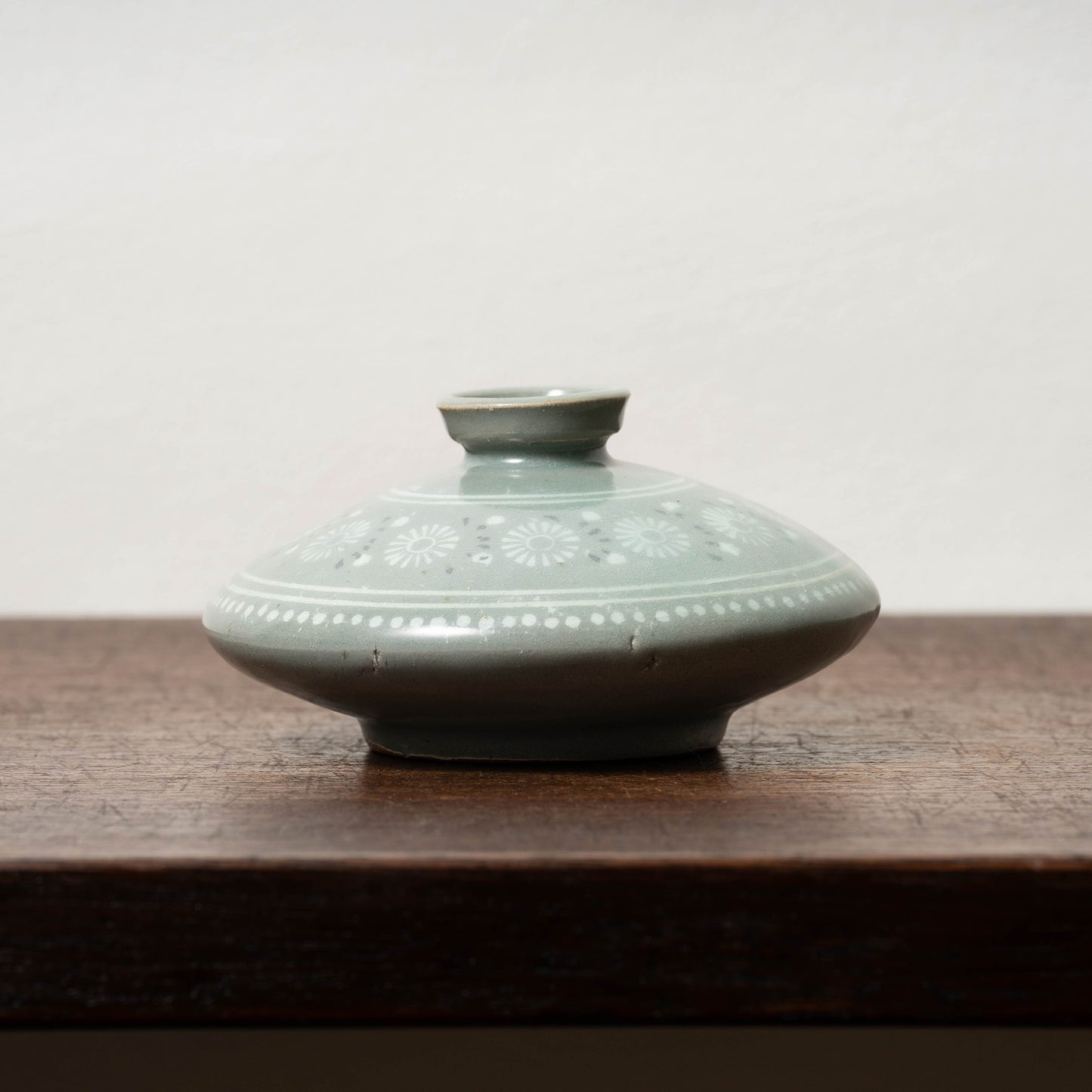 Goryeo Celadon Oil Pot with Inlaid Chrysanthemum Design