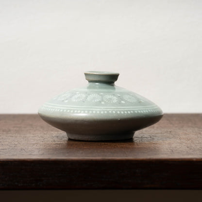 Goryeo Celadon Oil Pot with Inlaid Chrysanthemum Design