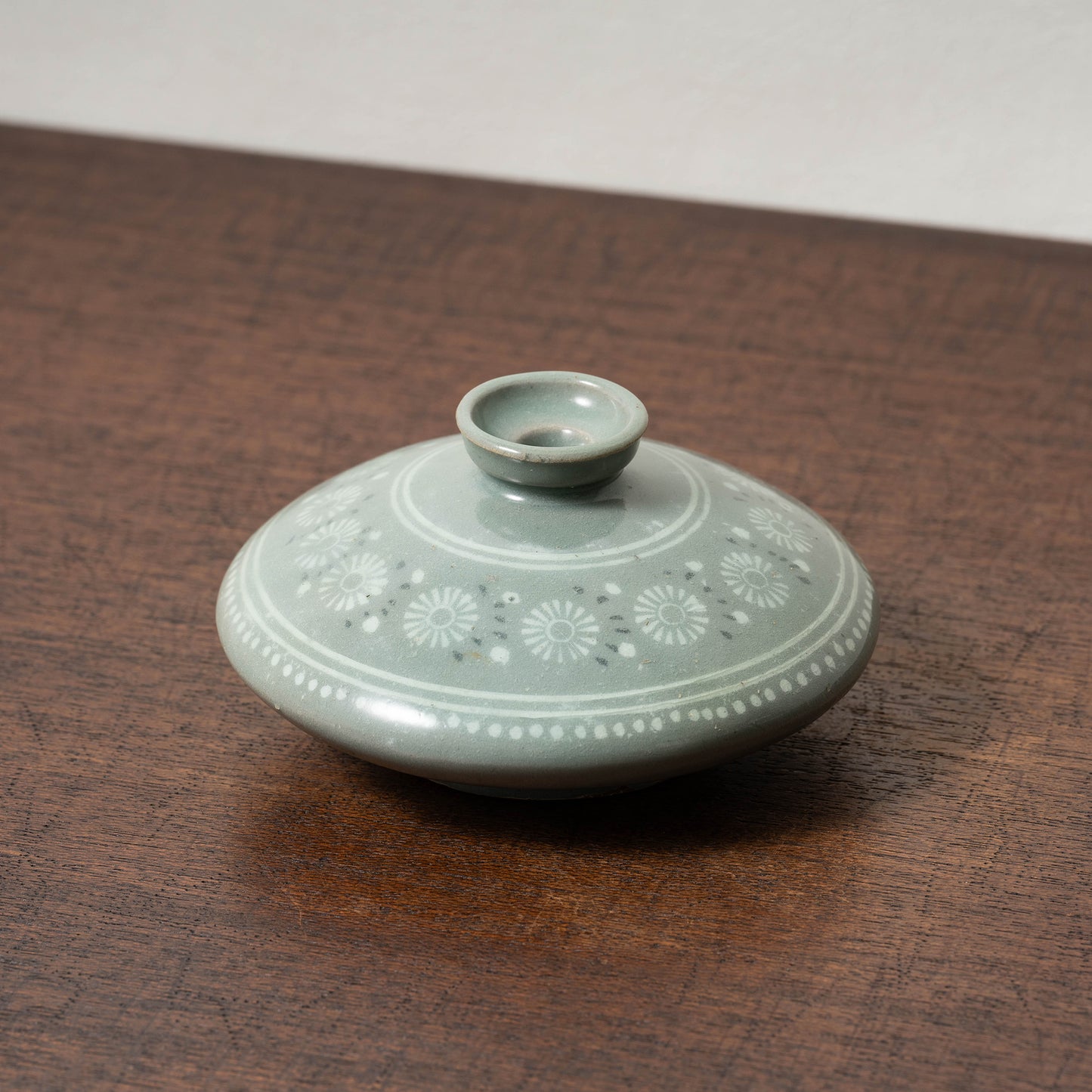 Goryeo Celadon Oil Pot with Inlaid Chrysanthemum Design