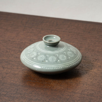Goryeo Celadon Oil Pot with Inlaid Chrysanthemum Design