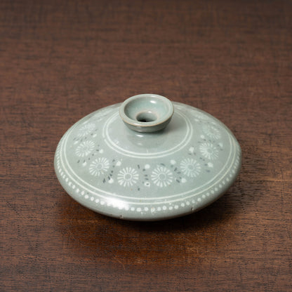 Goryeo Celadon Oil Pot with Inlaid Chrysanthemum Design