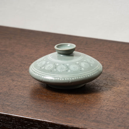 Goryeo Celadon Oil Pot with Inlaid Chrysanthemum Design