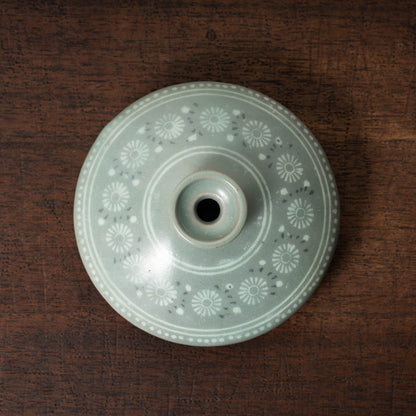 Goryeo Celadon Oil Pot with Inlaid Chrysanthemum Design