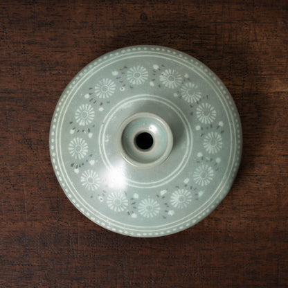 Goryeo Celadon Oil Pot with Inlaid Chrysanthemum Design