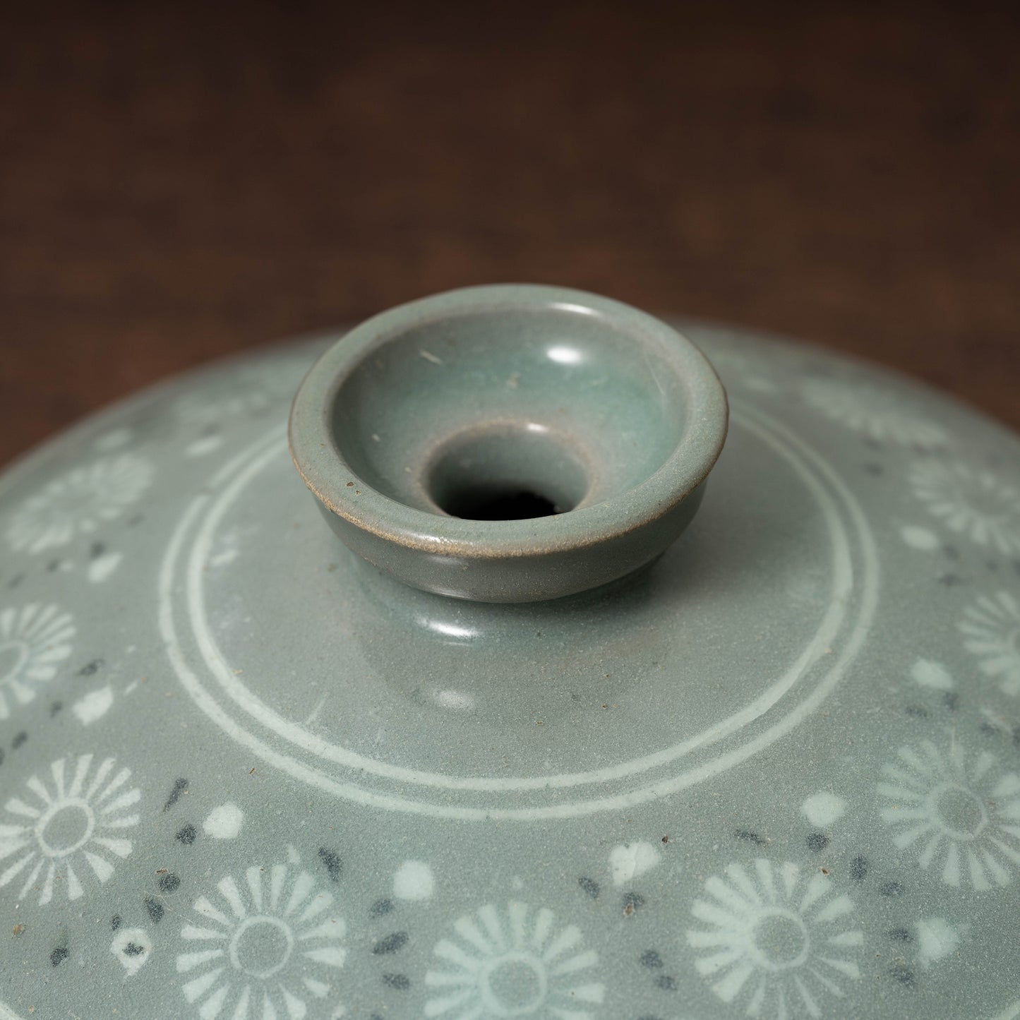 Goryeo Celadon Oil Pot with Inlaid Chrysanthemum Design