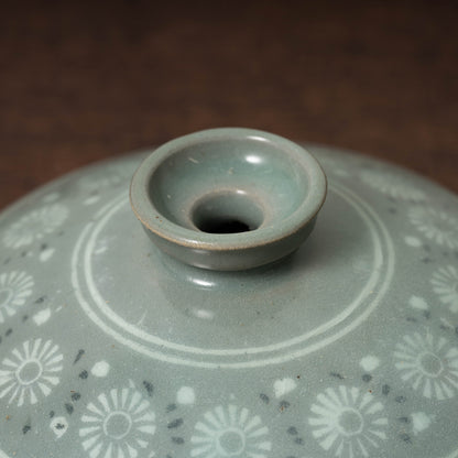 Goryeo Celadon Oil Pot with Inlaid Chrysanthemum Design